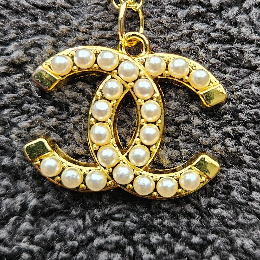 Elegant Gold and Pearl Charm